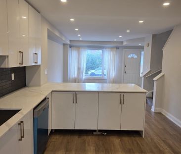 For Lease - 110 BEACH Road, Hamilton, Ontario - Photo 6