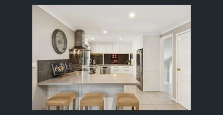 GREAT FAMILY HOME - Photo 3