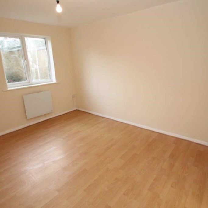 2 bed Flat for rent - Photo 1