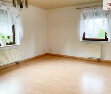 Großzügige 3-Raum-Wohnung im Erdgeschoss - Stellplatz - in Gornsdorf! - Photo 2