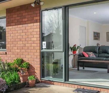 Charming 3BR Home with Garden in Papakura - Photo 5