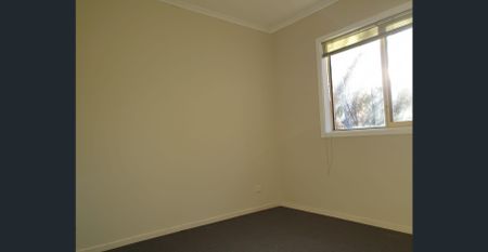 Two bedroom apartment, unit, townhouse & warehouse - Photo 2