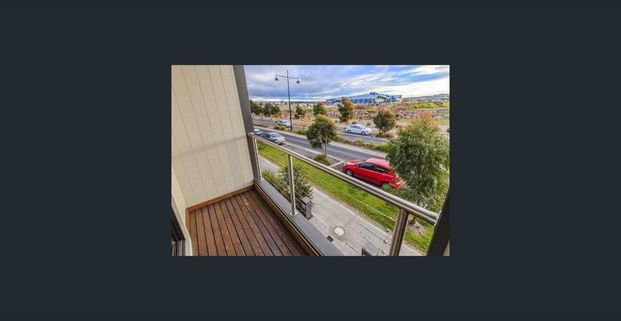 Modern Two-Bedroom Townhouse with Park Views and Prime Location - Photo 1