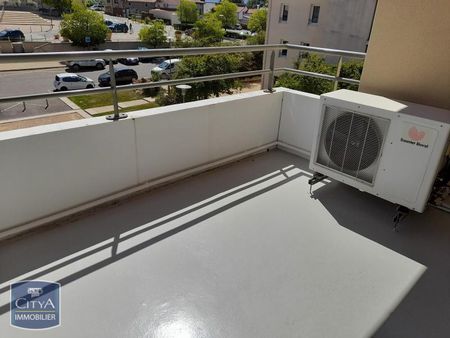 Location Appartement 2 pièces 59m² ST PRIEST EN JAREZ 42270 - Photo 2