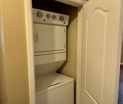 For Lease - 426 Seabourne Drive Unit# Main Floor, Oakville, Ontario - Photo 1