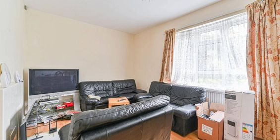3 bedroom flat to rent - Photo 3