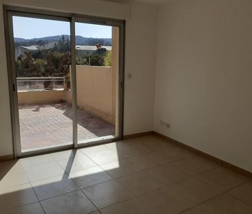 Location Appartement 2 pièces 50m² DRAGUIGNAN 83300 - Photo 2