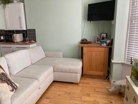 1 bedroom ground floor flat to rent - Photo 2