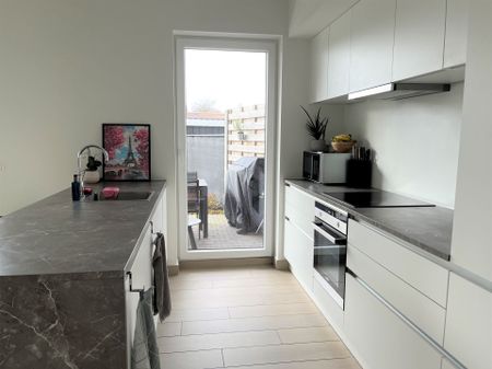 Ruim gelijkvloersappartement met 2 slaapkamers en tuin - Foto 2