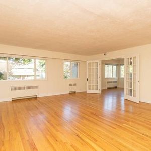 *Expansive 3BR/1BA; Bright, Stylish, and Steps to Everything!* - Photo 2