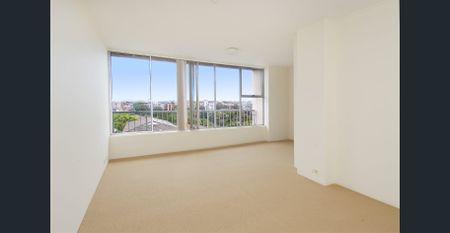 Bright & Quiet 1 Bedroom Apartment In Ideal Location With Parking - Photo 2
