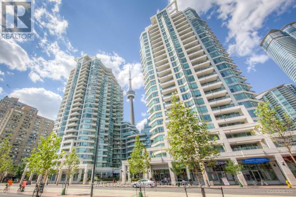 #1811 - 228 Queens Quay W – Toronto, Ontario - Photo 1