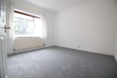 Goshawk Gardens, Hayes - Photo 5