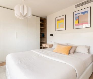 Connected, bright and with open views in an excellent location - Photo 6