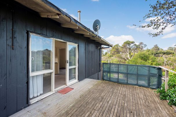 Quiet home overlooking Kananook Creek - Photo 1