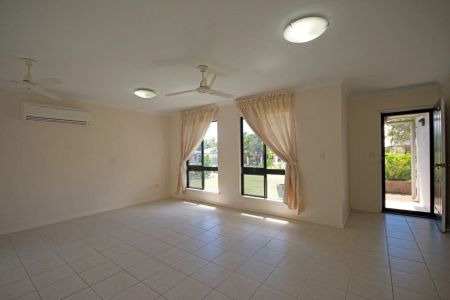 Spacious Family Home - Photo 4