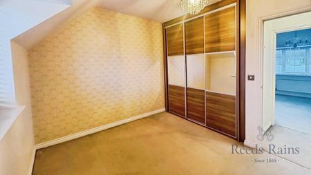 4 bedroom semi-detached house to rent - Photo 5