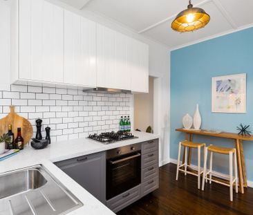 Gorgeous Ground Floor Apartment – A Must To Inspect - Photo 1