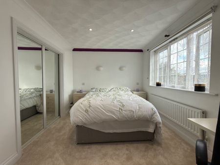 Room in a Shared House, St. Bernards Close, LU3 - Photo 3