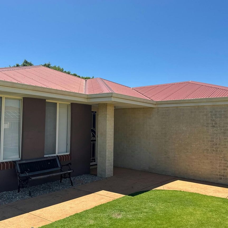 LARGE FAMILY HOME IN EATON - Photo 1