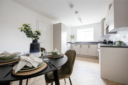 3 bedroom semi-detached house to rent - Photo 4