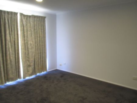 Renovated cozy unit in great location! - Photo 2