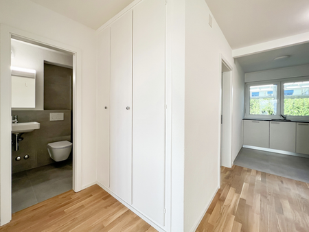 Moderne 3.5-Zimmerwohnung im 1. Stock / Mietzinsaktion - Photo 2