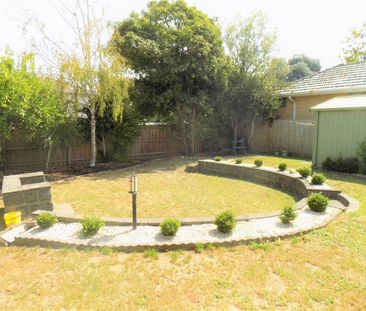 SUNFILLED THREE BEDROOM DELIGHT IN SUPERB LOCATION - Photo 5