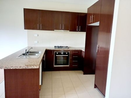 THREE BEDROOM TOWNHOUSE - Photo 5