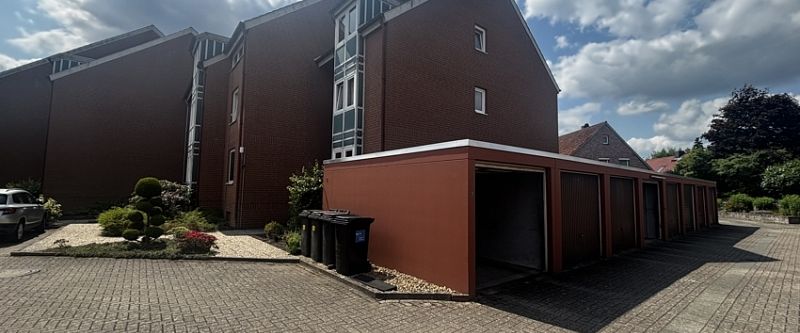 Schöne gepflegte 3-Zimmer-Dachgeschosswohnung mit Loggia am Cityrand! - Photo 1