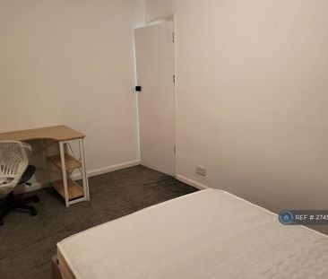 1 bedroom in a house share to rent - Photo 2