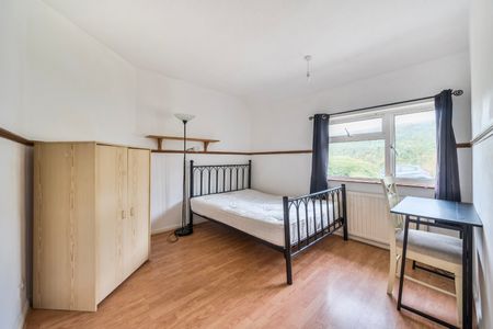 5 bedroom semi-detached house to rent - Photo 2