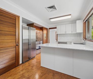 Large Block, Spacious House, Perfect Location! - Photo 6