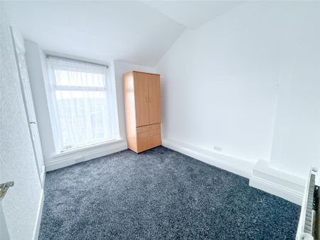 2 bedroom end of terrace house to rent - Photo 4