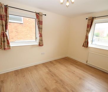 3 bedroom Semi-Detached House to let - Photo 5