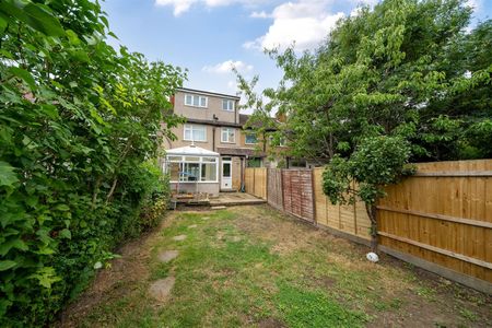 Eastcote Lane, Harrow, HA2 - Photo 2