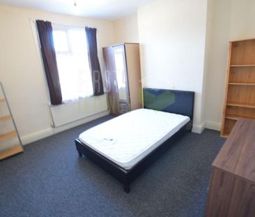 4 bedroom terraced house to rent - Photo 5