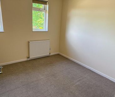 2 bedroom end of terrace house to rent - Photo 2