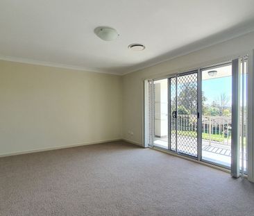 Spacious Four Bedroom Home! - Photo 3
