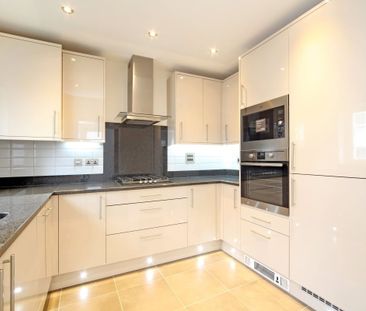 3 bedroom end of terrace house to rent - Photo 3