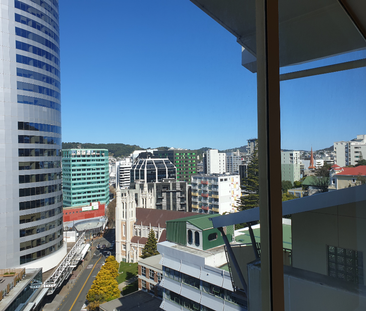 Spacious Penthouse Apartment - Photo 1