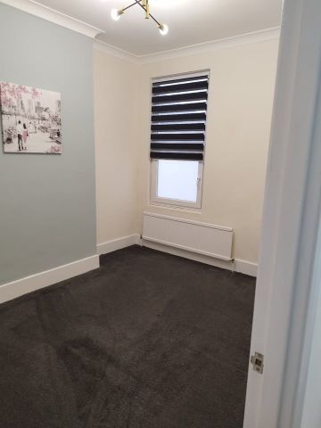 3 Bed Flat, Wingford Road, SW2 - Photo 4