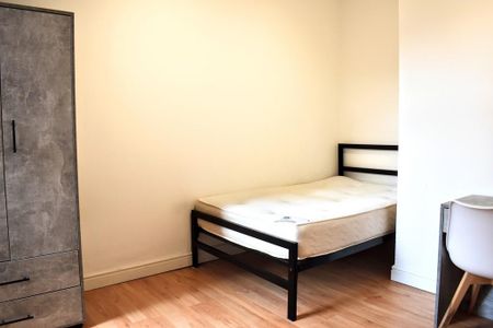 9 bedroom semi-detached house to rent - Photo 5