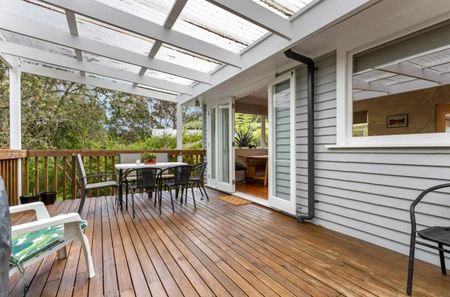 4 Bedroom house in Titirangi - Photo 4