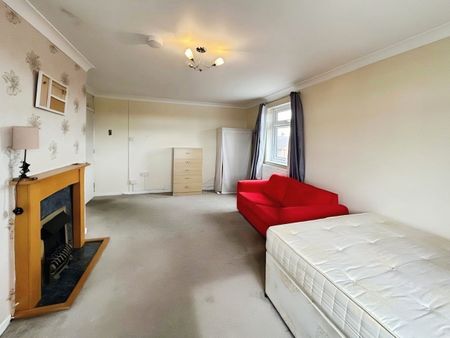 One-Bedroom House share - Photo 2