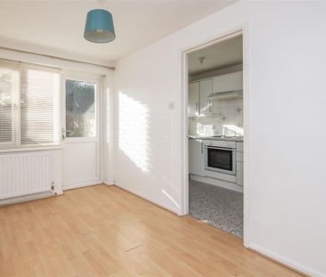 3 bed House To Let - Photo 2