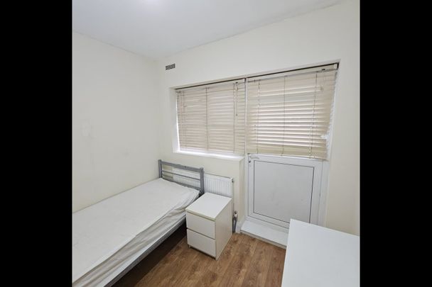 3 Bed Flat, London, NW11 - Photo 1
