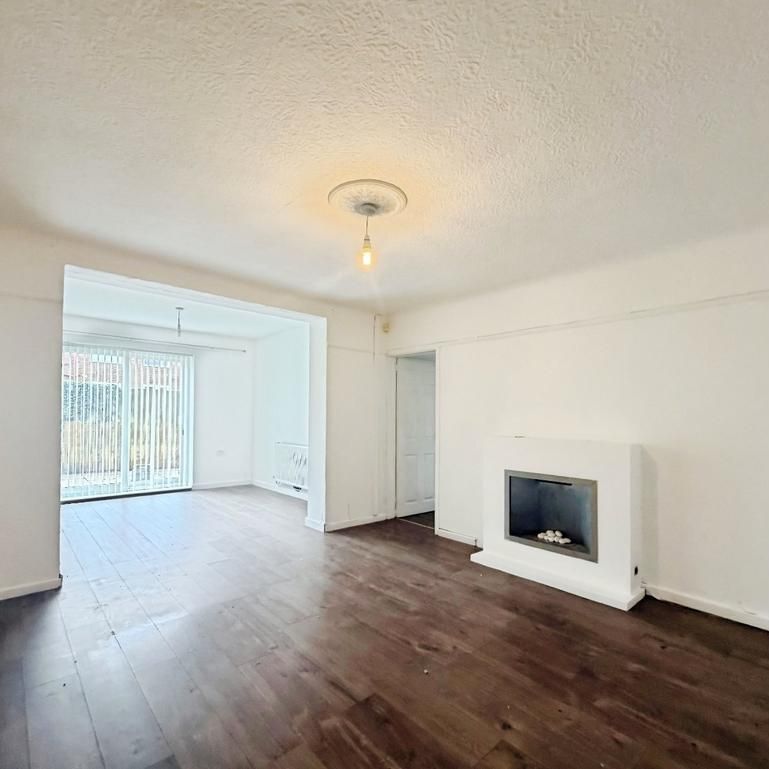 3 bedroom semi-detached house to rent - Photo 1