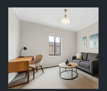 Perfect Family Home for Lease in Pasadena Estate - Photo 2