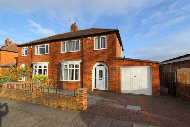 3 bedroom semi-detached house to rent - Photo 1
